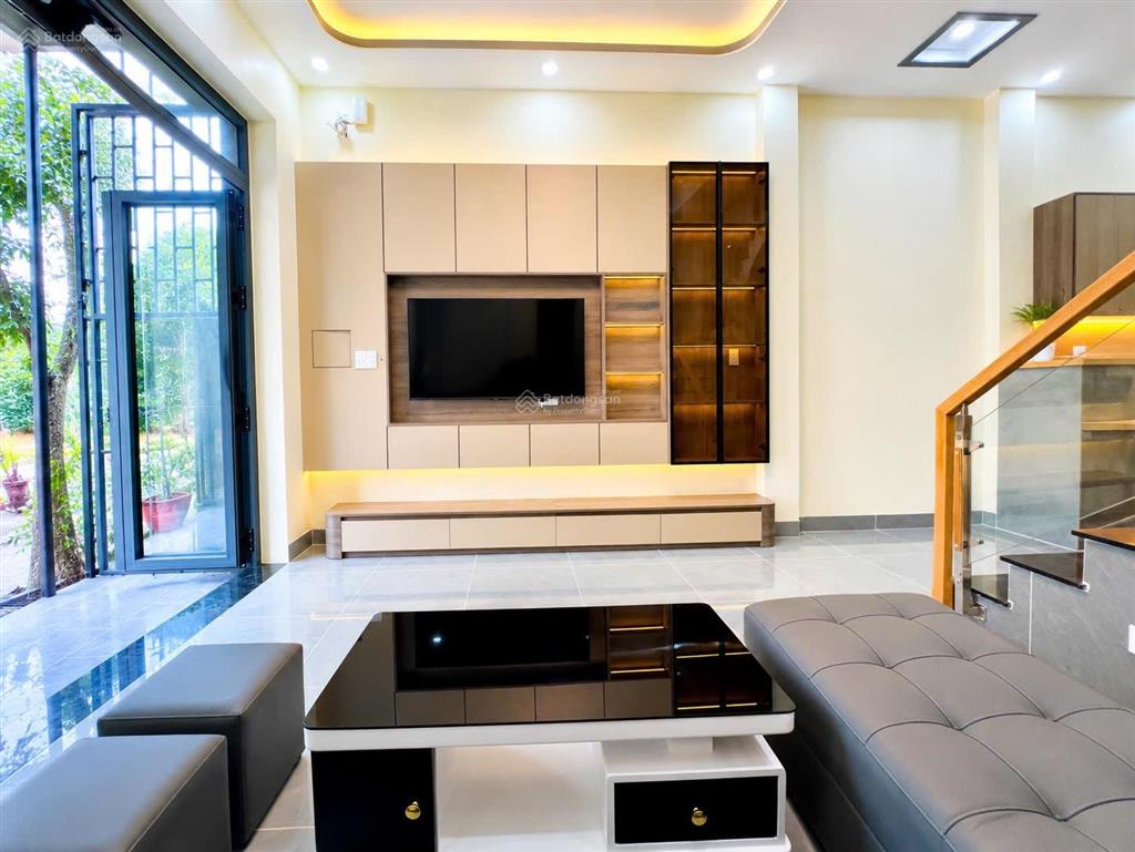 Bán nhà full nội thất trong kdc phú sinh nhà xây mới 3 pn
