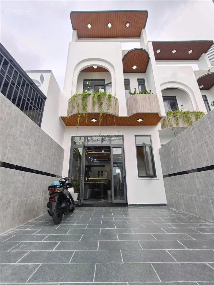 Bán nhà mới xây  dt 5x25 sổ hồng hoàn công  1 trệt 1 lầu, 3 phòng ngủ + 3wc