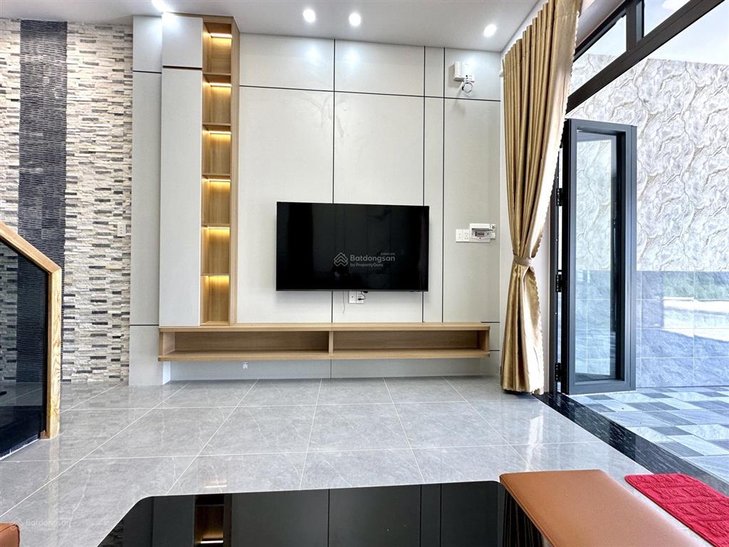 Bán nhà view công viên đường d45 kdc phú sinh, nhà 3 phòng ngủ, dt 4x17m nhà mới, đẹp full nội thất