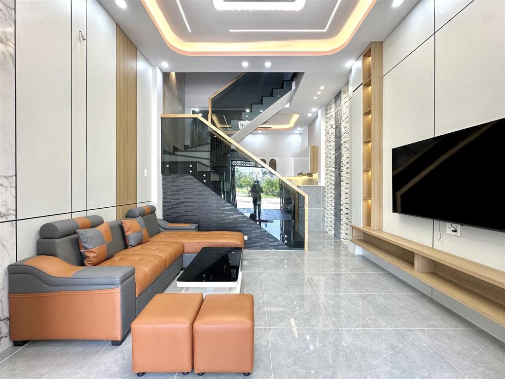 Bán nhà view công viên đường d45 kdc phú sinh, nhà 3 phòng ngủ, dt 4x17m nhà mới, đẹp full nội thất