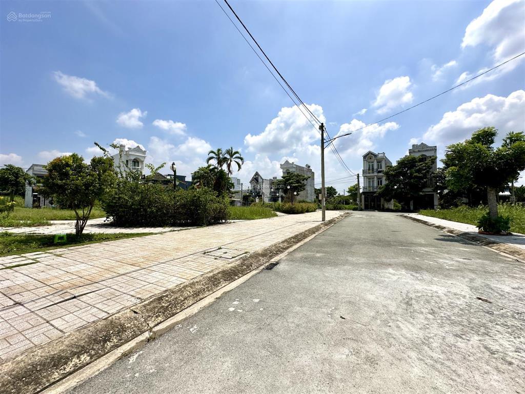 Bán nhà view công viên đường d45 kdc phú sinh, nhà 3 phòng ngủ, dt 4x17m nhà mới, đẹp full nội thất