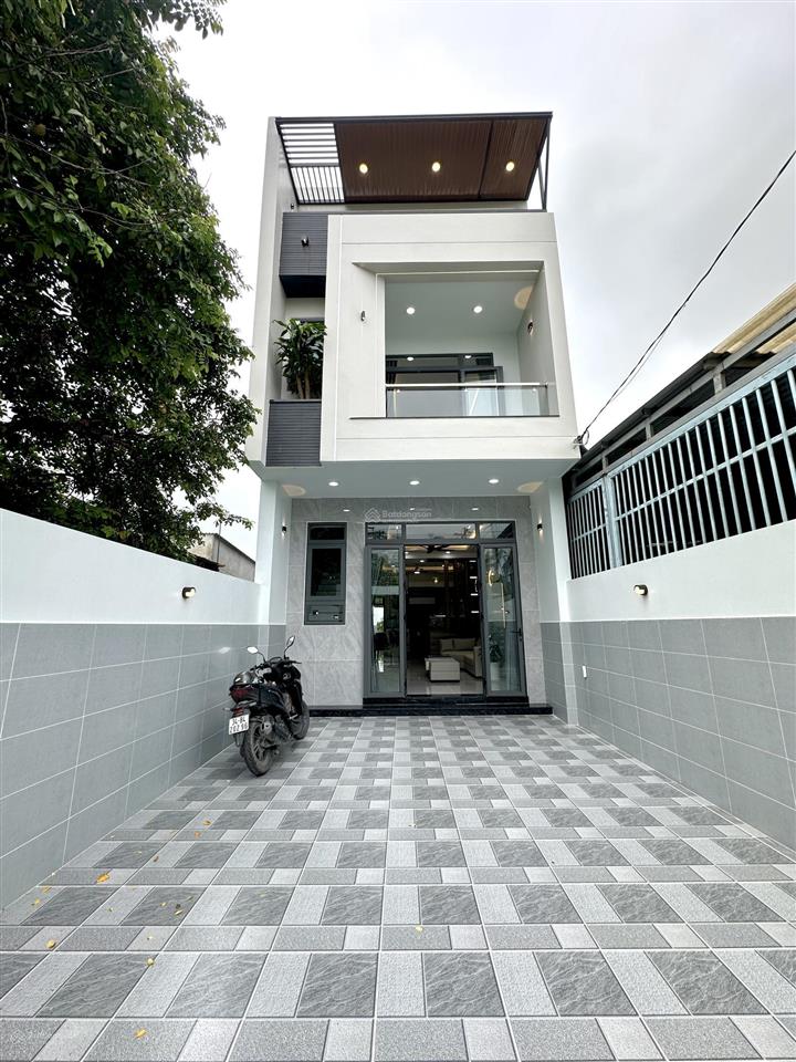 Bán nhà mặt tiền nhựa hoa vàng, mỹ hạnh nam dt 5x37m, 4 phòng ngủ