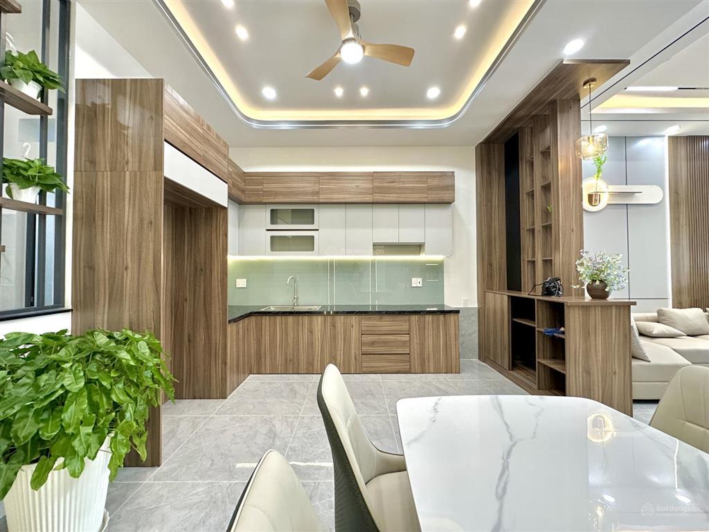 Bán nhà mặt tiền nhựa hoa vàng, mỹ hạnh nam dt 5x37m, 4 phòng ngủ