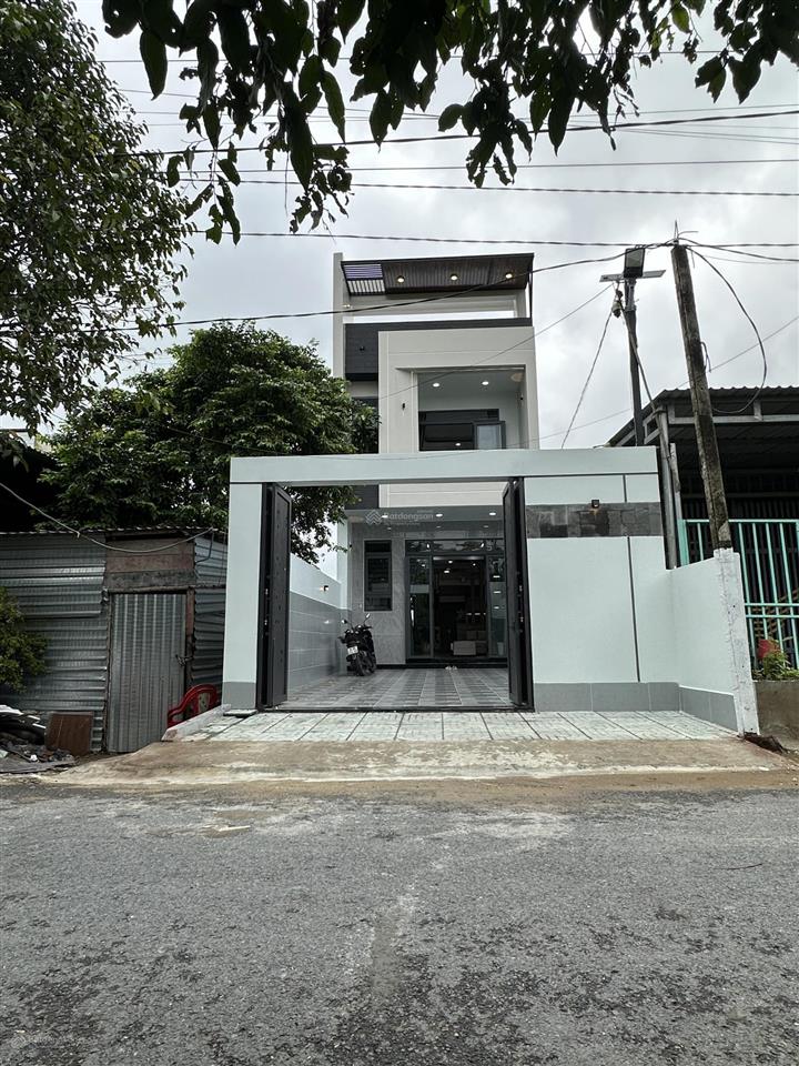 Bán nhà mặt tiền nhựa hoa vàng, mỹ hạnh nam dt 5x37m, 4 phòng ngủ