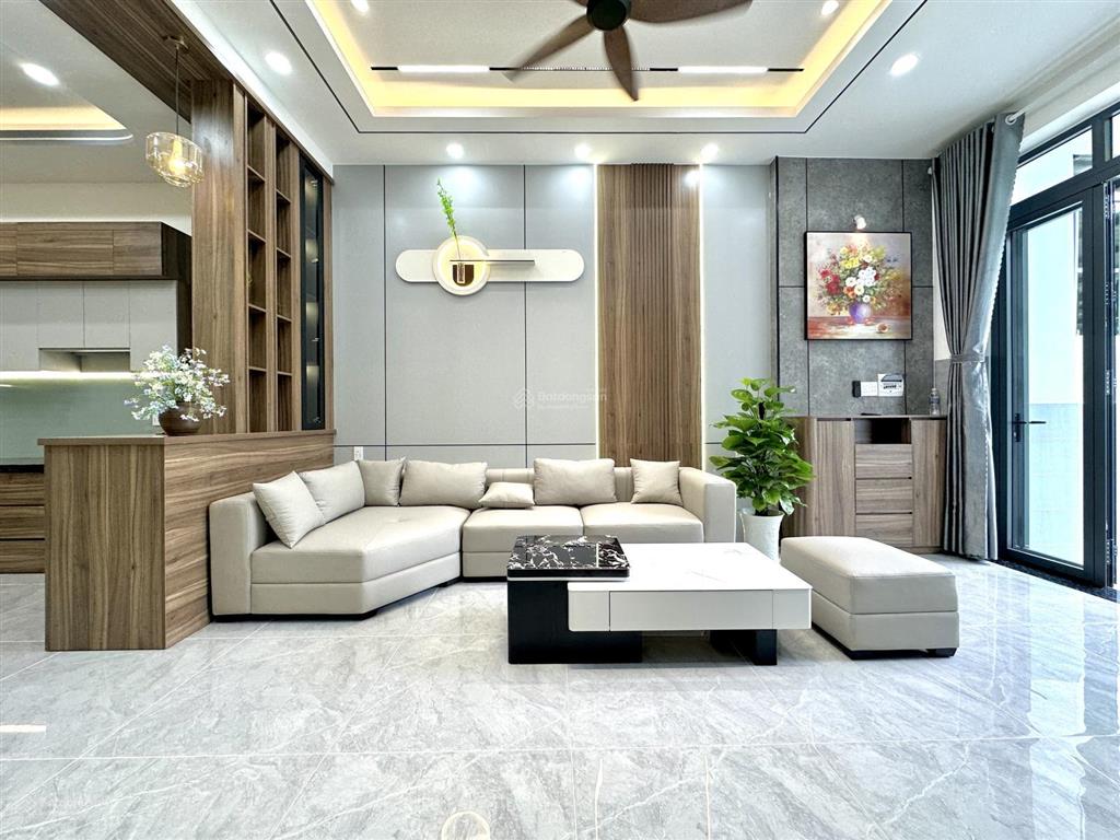 Bán nhà mặt tiền nhựa hoa vàng, mỹ hạnh nam dt 5x37m, 4 phòng ngủ