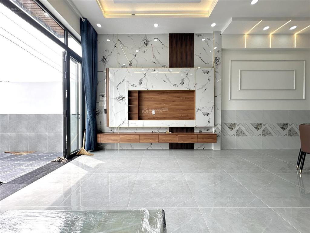 Nhà cấp 4 xây mới 3 phòng ngủ siêu đẹp gần nhựa giồng lớn, dt 5x25m có sân để ô  tô