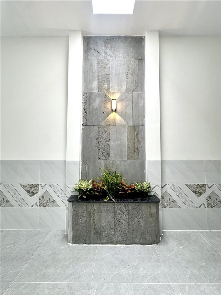 Nhà cấp 4 xây mới 3 phòng ngủ siêu đẹp gần nhựa giồng lớn, dt 5x25m có sân để ô  tô