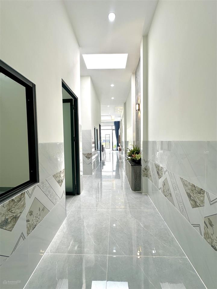 Nhà cấp 4 xây mới 3 phòng ngủ siêu đẹp gần nhựa giồng lớn, dt 5x25m có sân để ô  tô