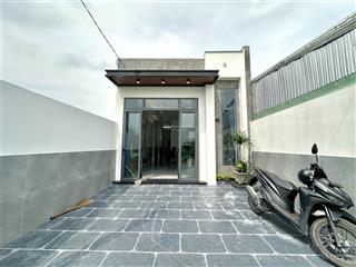 Nhà cấp 4 xây mới 3 phòng ngủ siêu đẹp gần nhựa giồng lớn, dt 5x25m có sân để ô  tô
