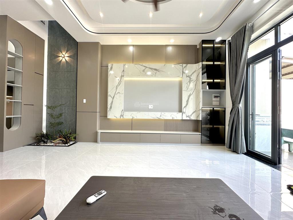 Bán nhà gần chợ mỹ hạnh dt 5x20m, 3 phòng ngủ, 1 xẹt ngắn tl824