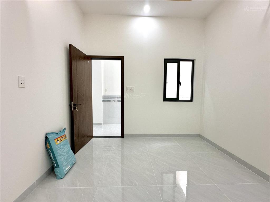 Bán nhà gần chợ mỹ hạnh dt 5x20m, 3 phòng ngủ, 1 xẹt ngắn tl824