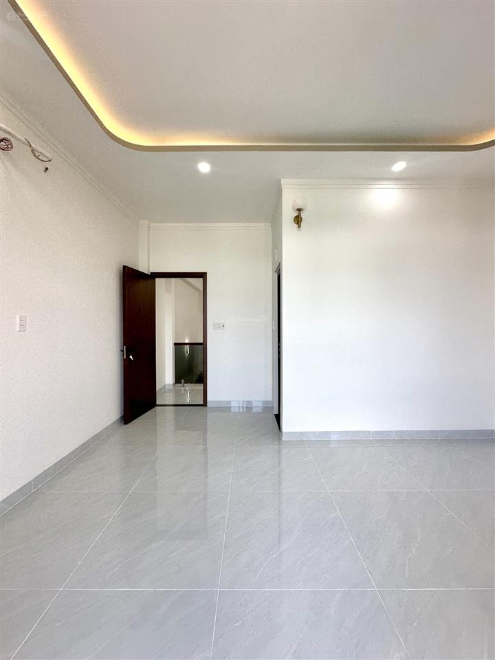 Bán nhà gần chợ mỹ hạnh dt 5x20m, 3 phòng ngủ, 1 xẹt ngắn tl824