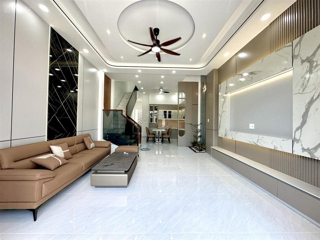 Bán nhà gần chợ mỹ hạnh dt 5x20m, 3 phòng ngủ, 1 xẹt ngắn tl824