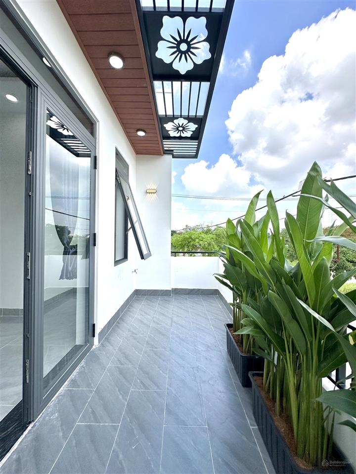 Bán nhà mỹ hạnh nam, kdc đường nhựa 6m, shr nhà hoàn công nhà 3pn xây mới