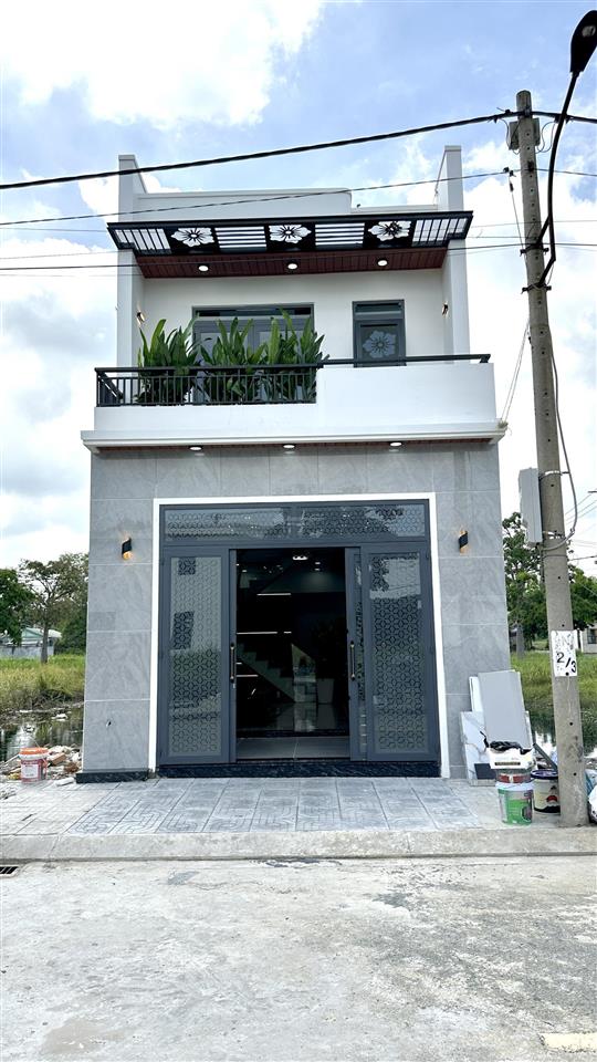 Bán nhà mỹ hạnh nam, kdc đường nhựa 6m, shr nhà hoàn công nhà 3pn xây mới