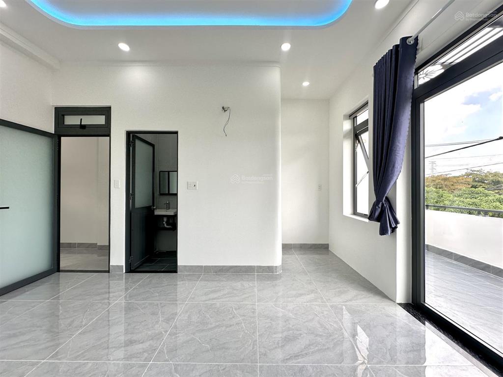 Bán nhà mỹ hạnh nam, kdc đường nhựa 6m, shr nhà hoàn công nhà 3pn xây mới