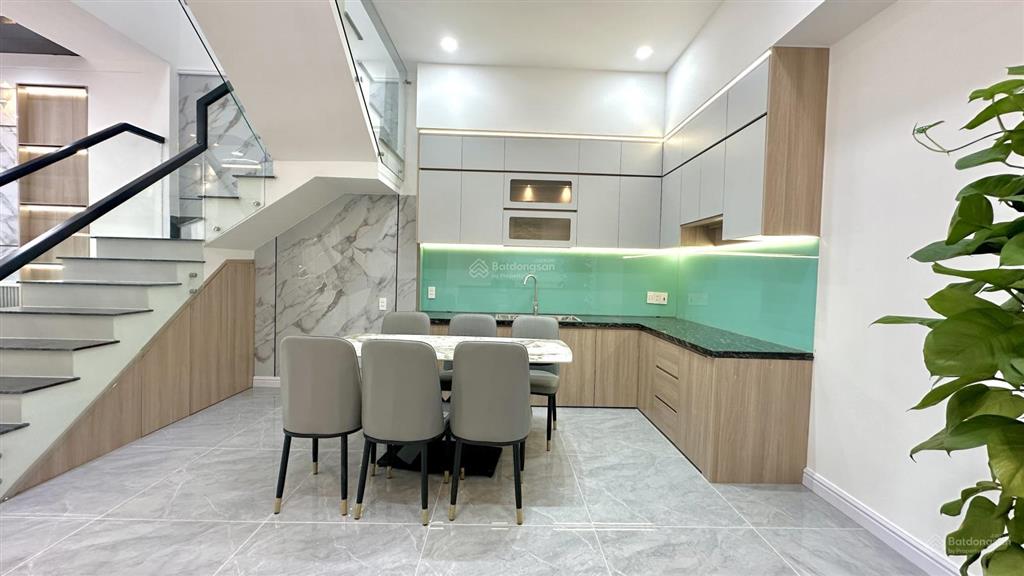 Bán nhà mỹ hạnh nam, kdc đường nhựa 6m, shr nhà hoàn công nhà 3pn xây mới