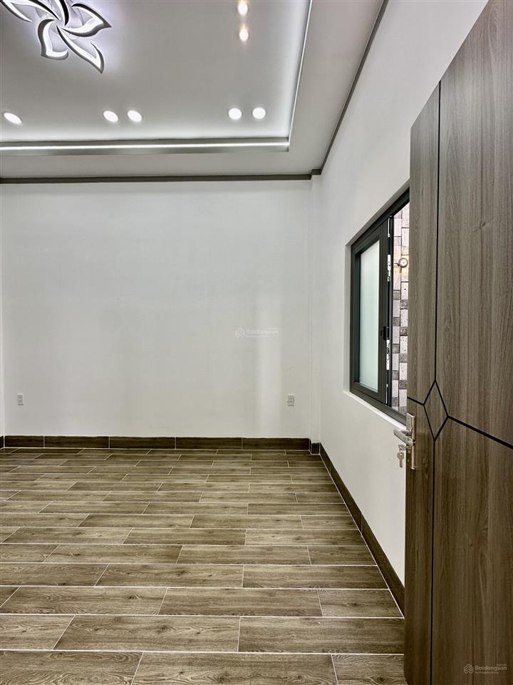 Bán nhà đúc lửng đẹp 3 phòng ngủ, gần ngã 3 mỹ hạnh  dt 148m2  shr nhà hoàn công