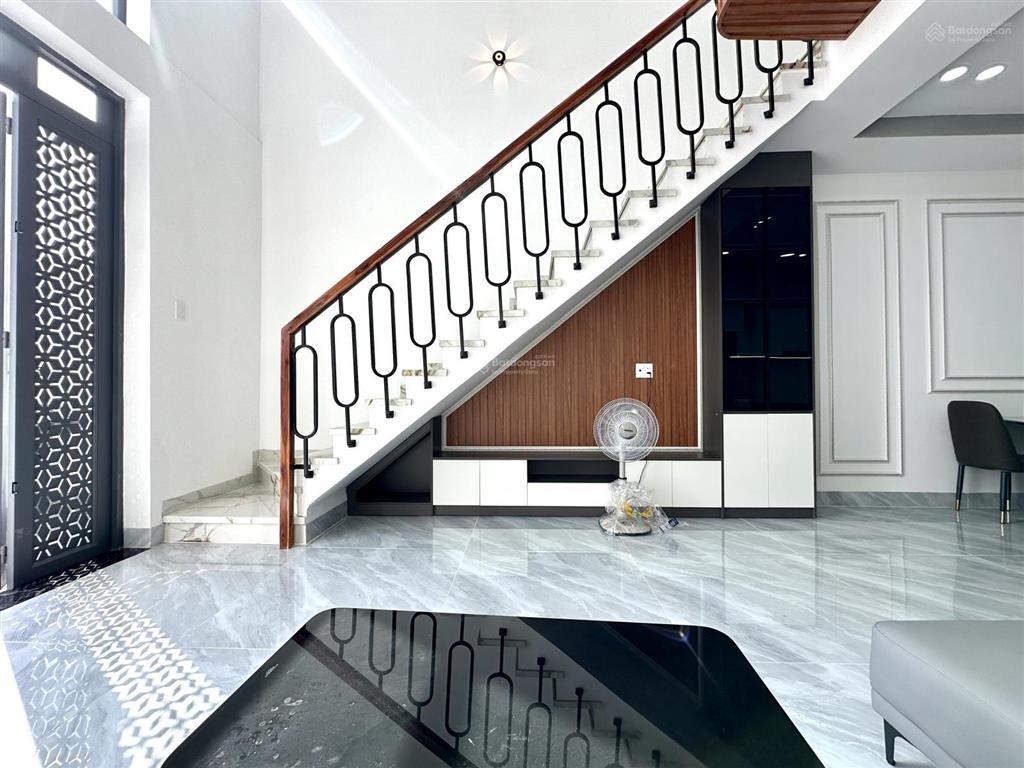 Bán nhà đúc lửng đẹp 3 phòng ngủ, gần ngã 3 mỹ hạnh  dt 148m2  shr nhà hoàn công
