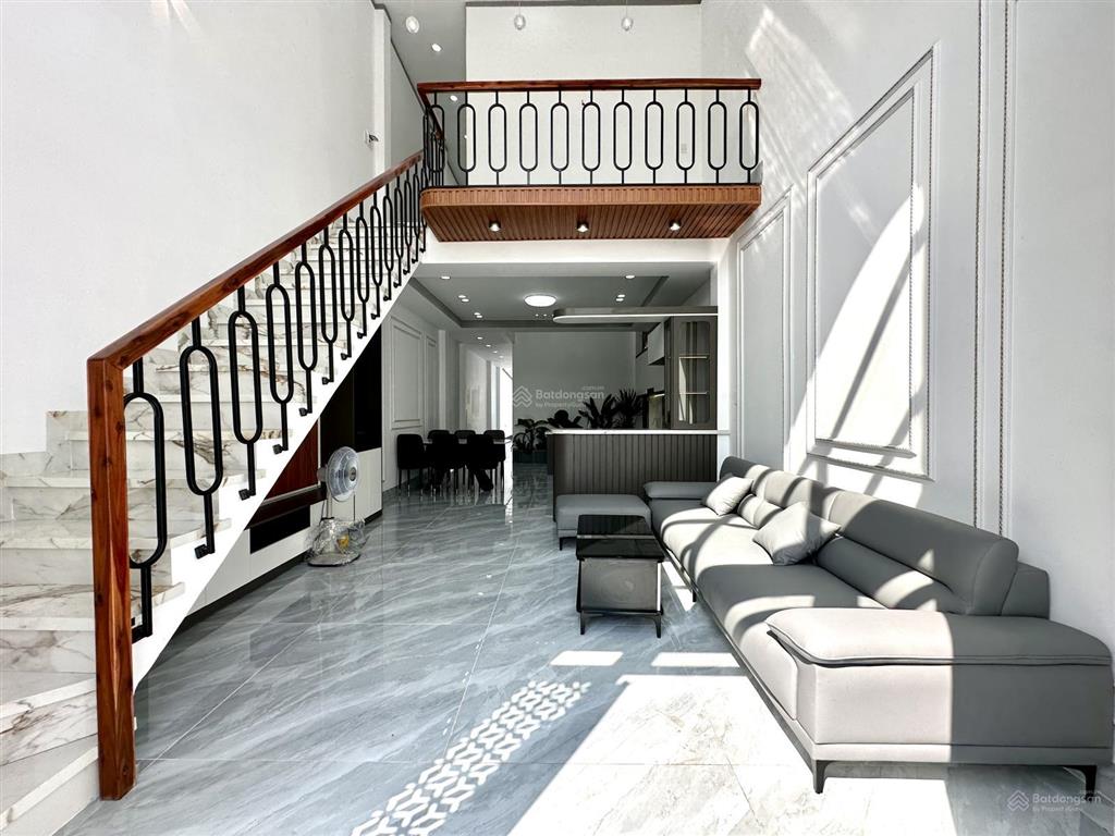 Bán nhà đúc lửng đẹp 3 phòng ngủ, gần ngã 3 mỹ hạnh  dt 148m2  shr nhà hoàn công