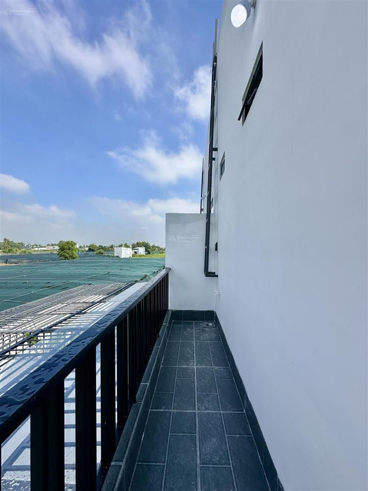 Bán nhà đúc lửng đẹp 3 phòng ngủ, gần ngã 3 mỹ hạnh  dt 148m2  shr nhà hoàn công