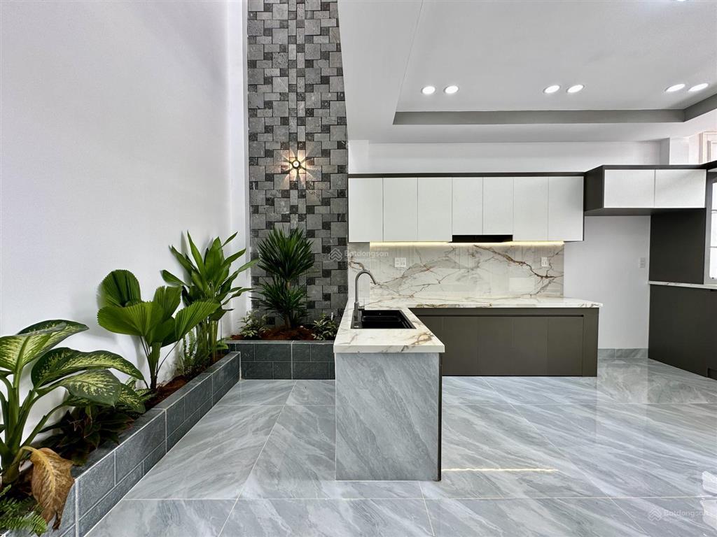 Bán nhà đúc lửng đẹp 3 phòng ngủ, gần ngã 3 mỹ hạnh  dt 148m2  shr nhà hoàn công
