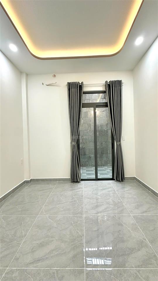 Nhà 2 tầng đẹp 4 phòng ngủ, full nội thất gần ngã 3 mỹ hạnh, diện tích 5x25m đường 8m