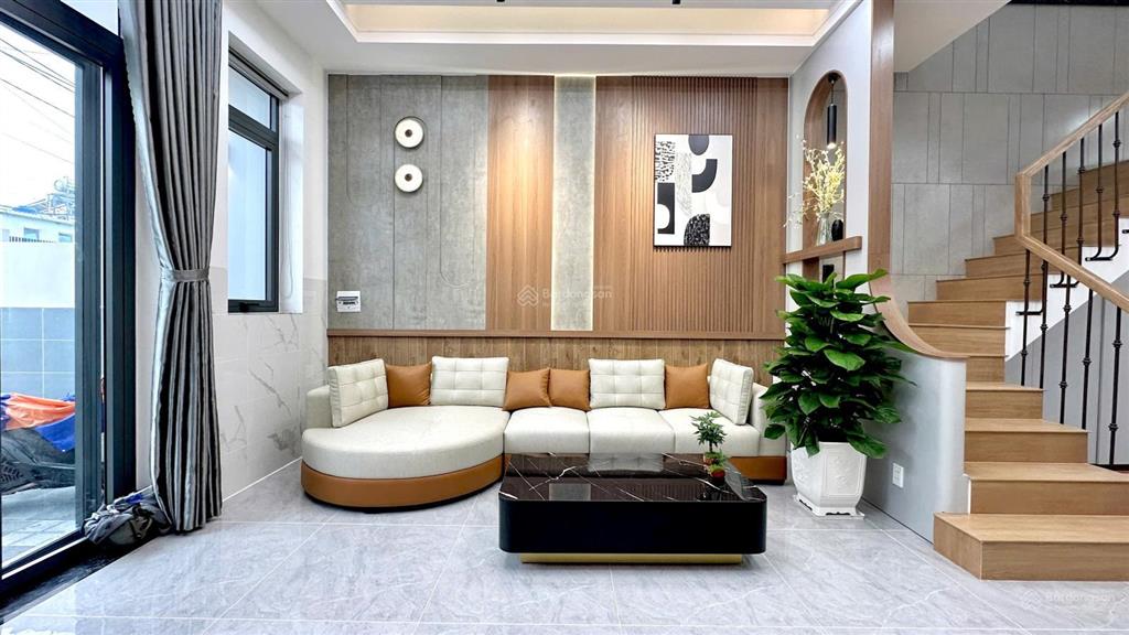 Nhà 2 tầng đẹp 4 phòng ngủ, full nội thất gần ngã 3 mỹ hạnh, diện tích 5x25m đường 8m