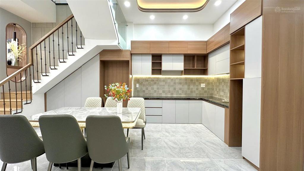 Nhà 2 tầng đẹp 4 phòng ngủ, full nội thất gần ngã 3 mỹ hạnh, diện tích 5x25m đường 8m