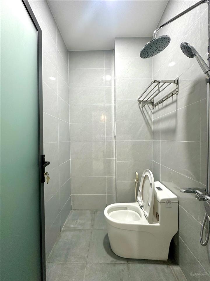 Nhà 2 tầng đẹp 4 phòng ngủ, full nội thất gần ngã 3 mỹ hạnh, diện tích 5x25m đường 8m