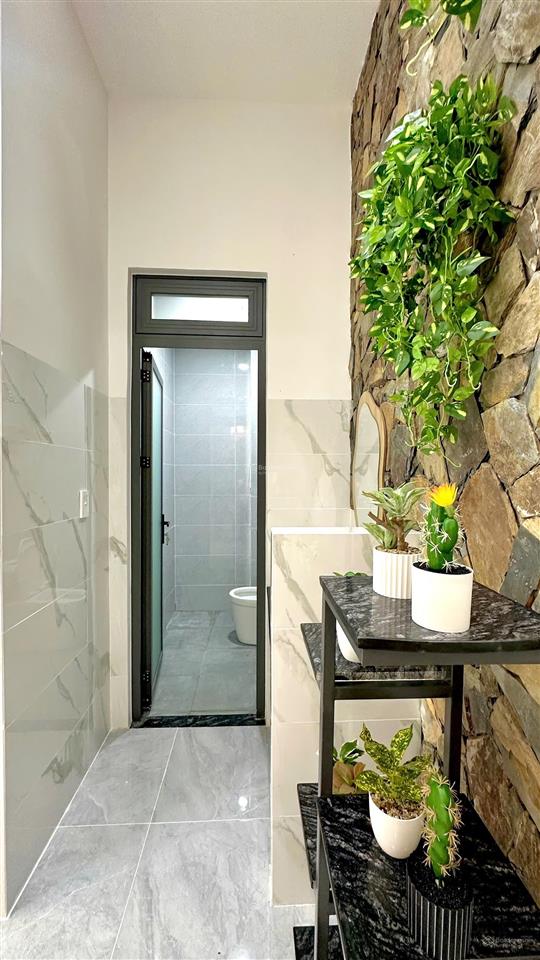 Nhà 2 tầng đẹp 4 phòng ngủ, full nội thất gần ngã 3 mỹ hạnh, diện tích 5x25m đường 8m