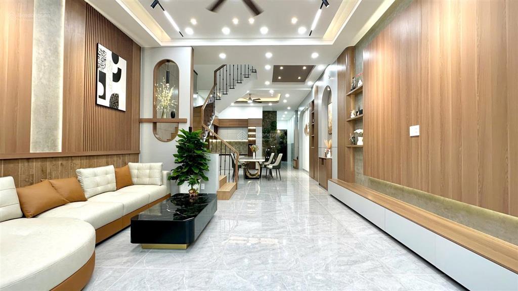 Nhà 2 tầng đẹp 4 phòng ngủ, full nội thất gần ngã 3 mỹ hạnh, diện tích 5x25m đường 8m