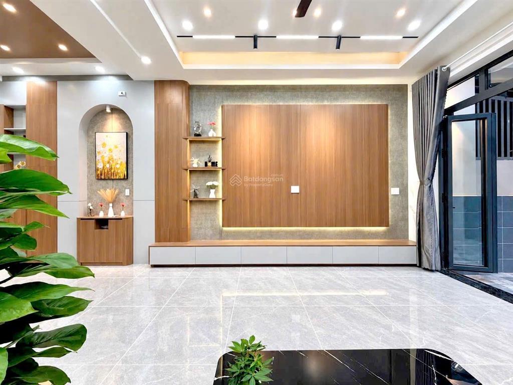 Nhà 2 tầng đẹp 4 phòng ngủ, full nội thất gần ngã 3 mỹ hạnh, diện tích 5x25m đường 8m