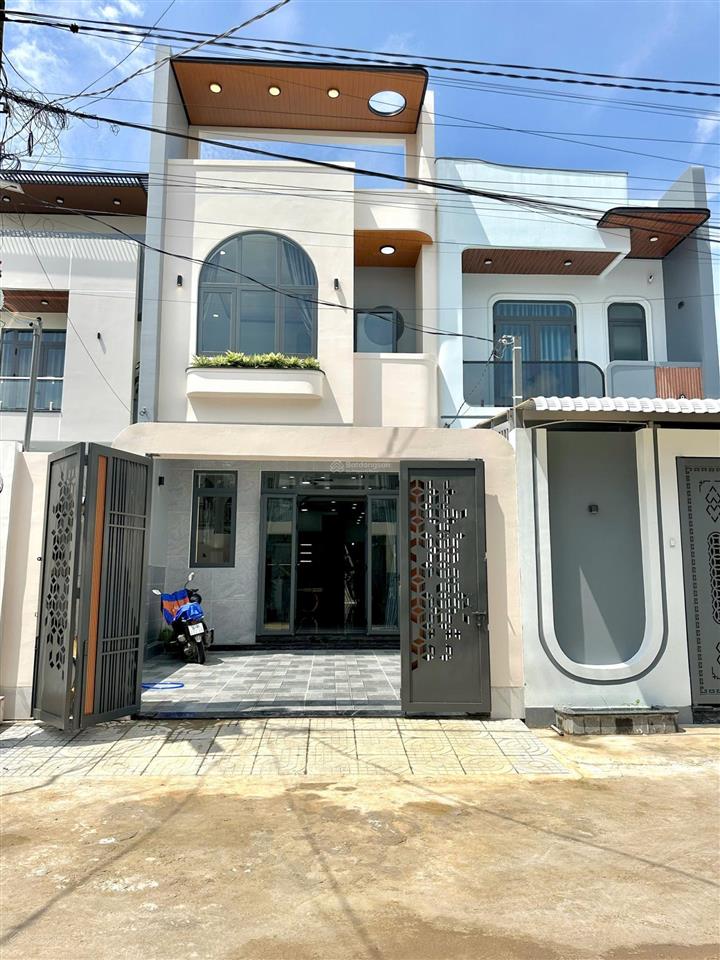 Nhà 2 tầng đẹp 4 phòng ngủ, full nội thất gần ngã 3 mỹ hạnh, diện tích 5x25m đường 8m