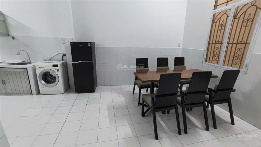 Cc cần bán gấp nhà 2 tầng giá rẻ chỉ 5,5 tỷ, 140m2 tại 122/2 đường 23/10, phương sơn, nha trang