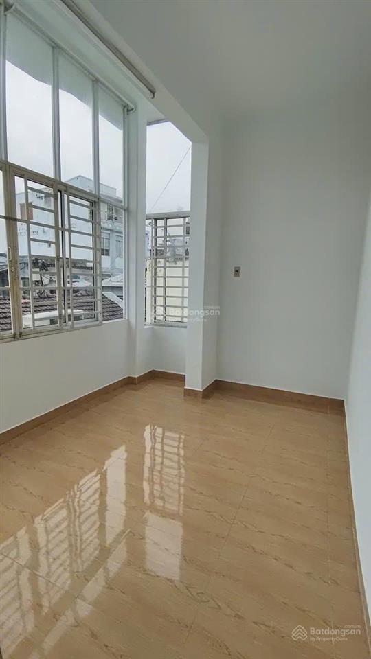 Cho thuê nr 2 tầng đẹp xuất sắc, hẻm 44, lạc long quân, 11 triệu, 58m2