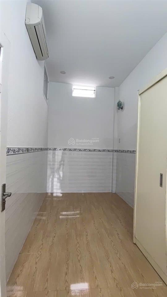 Cho thuê nr 2 tầng đẹp xuất sắc, hẻm 44, lạc long quân, 11 triệu, 58m2