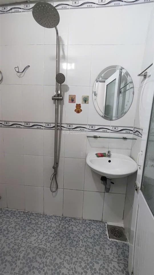 Cho thuê nr 2 tầng đẹp xuất sắc, hẻm 44, lạc long quân, 11 triệu, 58m2