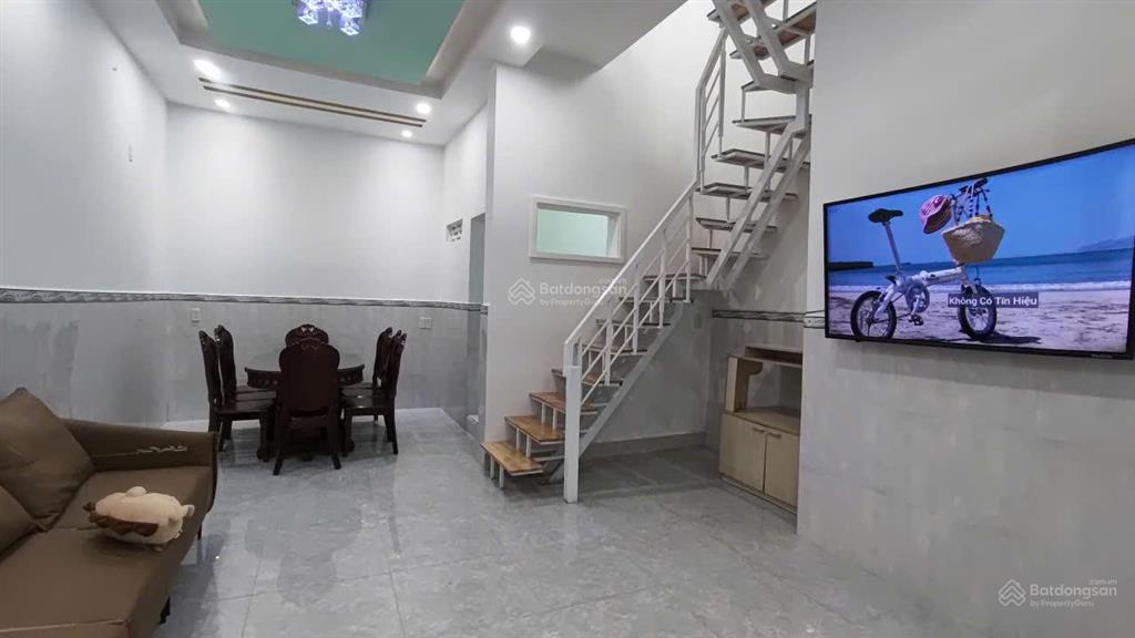 Cho thuê nr 2 tầng đẹp xuất sắc, hẻm 44, lạc long quân, 11 triệu, 58m2