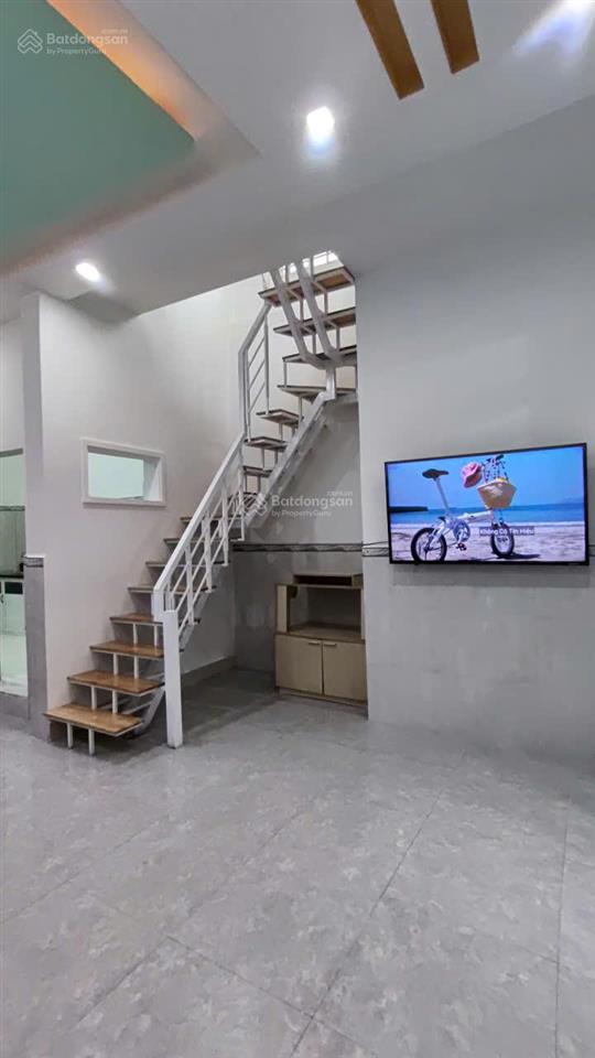 Cho thuê nr 2 tầng đẹp xuất sắc, hẻm 44, lạc long quân, 11 triệu, 58m2