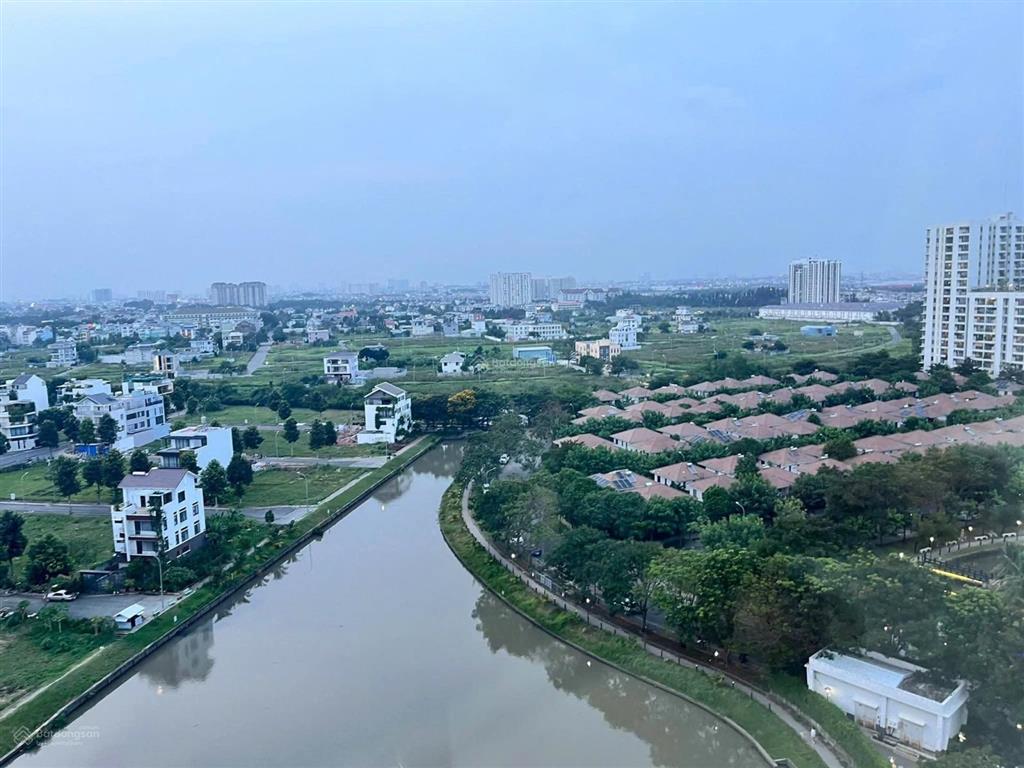 Chính chủ bán gấp căn flora kikyo, 1pn+ 55m2 đầy đủ nội thất, view hồ. giá 3.3 tỷ