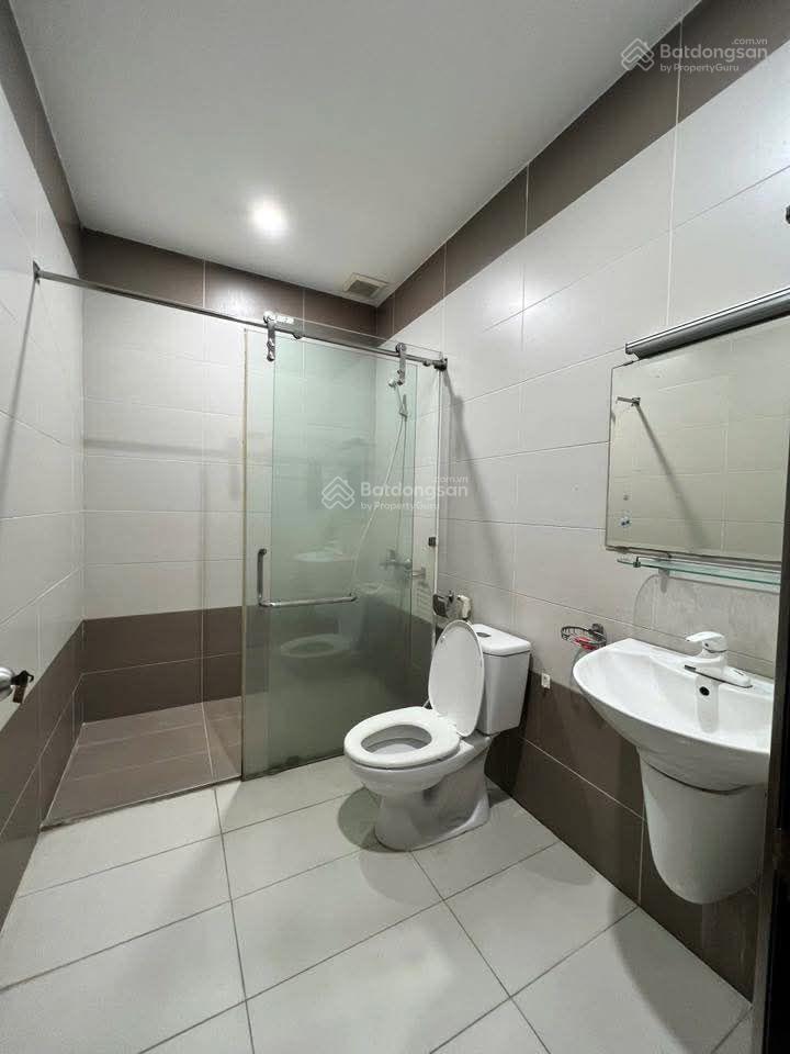 Bán gấp 200tr/m2 liền kề văn phú, hà đông 102m2, 5t, mt 5.5m, thang máy vỉa hè ô tô kinh doanh.