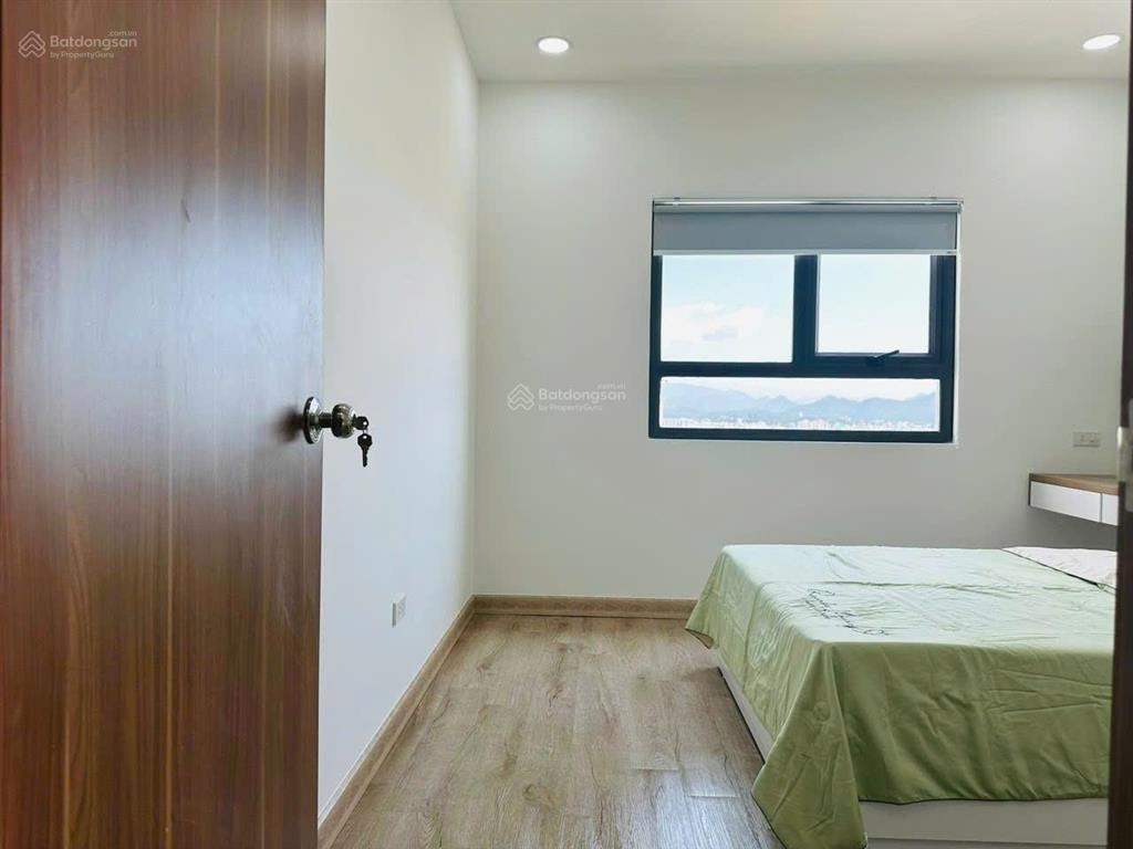 Hạ giá 200 triệu bán nhanh căn góc thương mại chung cư ssh08 tầng cao, view biển giá tốt