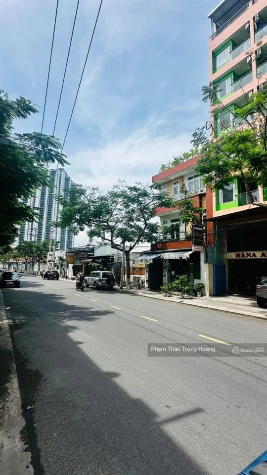 Bán khách sạn 8 tầng, 31 phòng kd, mặt tiền dương hiến quyền, nha trang cách biển 100m  giá 32 tỷ
