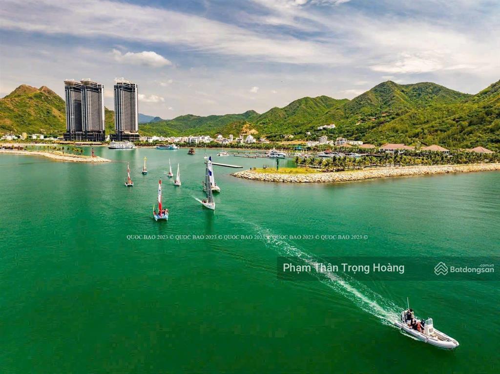 Đất biệt thự lô 206 mặt tiền phạm văn đồng ngay bến du thuyền quốc tế 363,9m2  chỉ 70trđ/m2