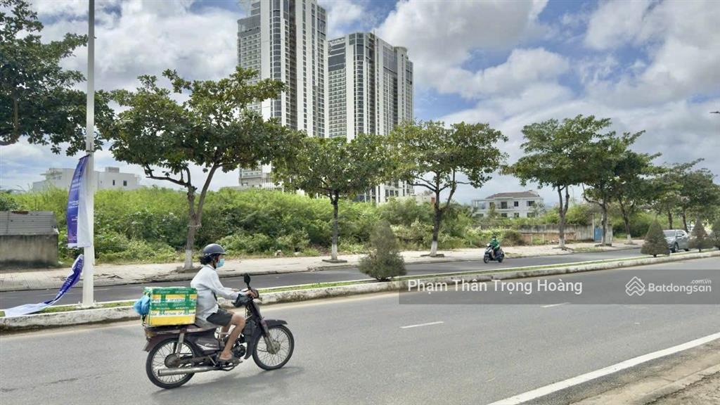 Đất biệt thự lô 206 mặt tiền phạm văn đồng ngay bến du thuyền quốc tế 363,9m2  chỉ 70trđ/m2