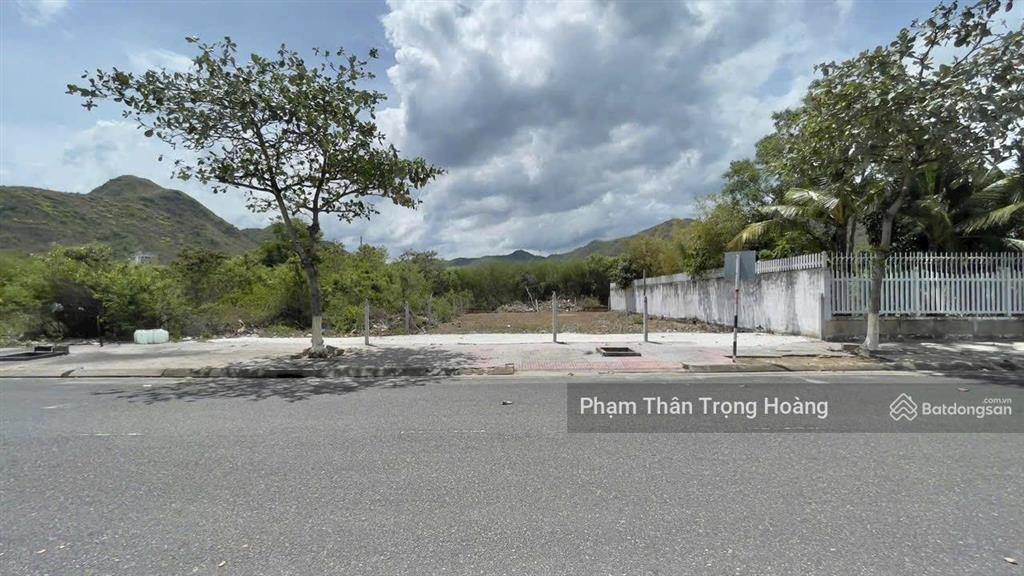 Bán đất biệt thự kđt vĩnh hoà 450,2m2 (rộng 15m) nguyễn cơ thạch ngay bến du thuyền  120trđ/m2
