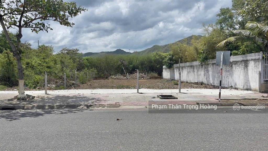 Bán đất biệt thự kđt vĩnh hoà 450,2m2 (rộng 15m) nguyễn cơ thạch ngay bến du thuyền  120trđ/m2