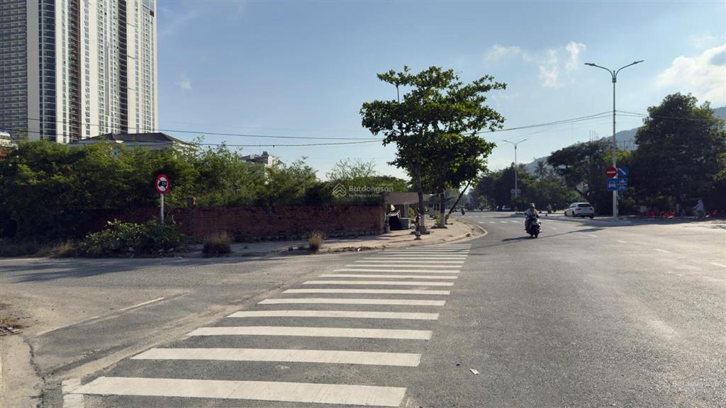 Bán đất lô góc phạm văn đồng + trần đăng 306,2m2 ( ôm góc 34,45m )  ngay bến du thuyền  75trđ/m2