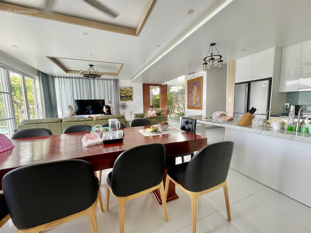 Sốc giá! bán biệt thự 2 mặt tiền có hồ bơi  khu biệt thự biển anh nguyễn 340m2 không có căn thứ 2